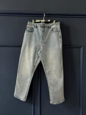 Frye High Rise Straight Leg Relaxed Jeans. Light Wash. Size: 14